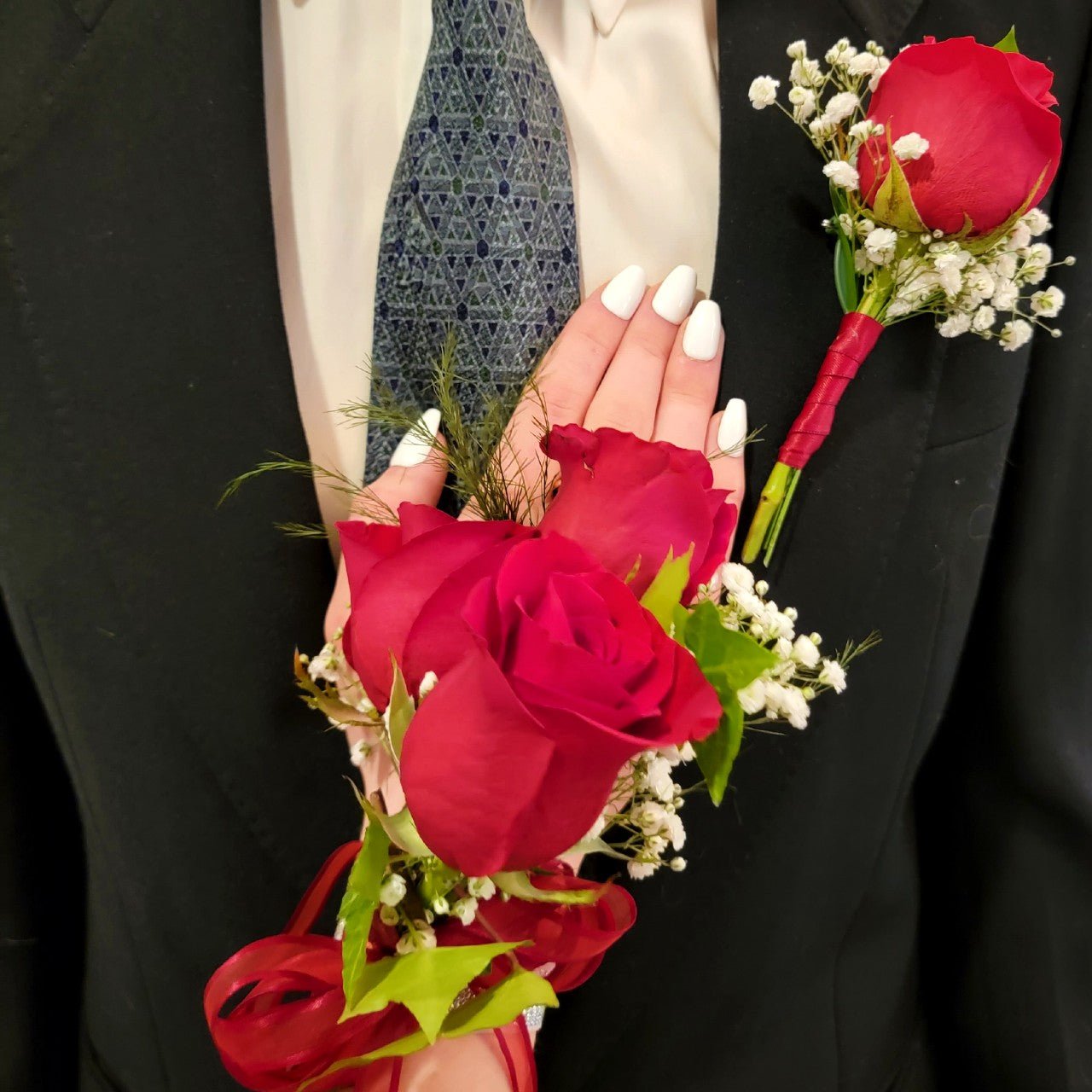 Triple Rose Corsages and Boutonnieres Combo - Flowers For FundraisingTriple Rose Corsages and Boutonnieres ComboTriple Rose Corsages and Boutonnieres ComboTriple Rose Corsages and Boutonnieres ComboTriple Rose Corsages and Boutonnieres Combo